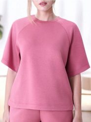 Bluza z krótkim rękawem soft touch - fioletowy. Fioletowe bluzy damskie Sinsay, l, bez wzorów, z dzianiny, bez kaptura. Za 39.99 zł.