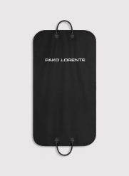 PAKO LORENTE - Czarny pokrowiec na garnitur. Czarne garnitury męskie Pako Lorente, bez wzorów. Za 99.99 zł.