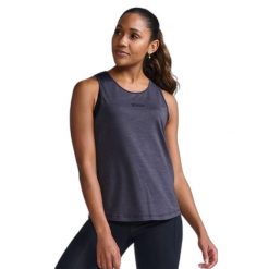 Damski tank top 2XU Motion. Czarne koszulki sportowe damskie 2XU, bez wzorów, sportowe, bez kołnierzyka. Za 287.50 zł.