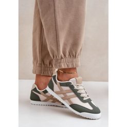 Niskie Tenisówki Trampki Damskie Beżowo-Zielone. Zielone trampki i tenisówki damskie bez wzorów, ze skóry, eleganckie, bez zapięcia. Za 156.85 zł.