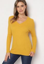 Beżowy Sweter z Trójkątnym Dekoltem z Prążkowanej Dzianiny Derige. Brązowe swetry damskie Born2be, l, bez wzorów, z dzianiny, bez kołnierzyka, bez ramiączek, bez kaptura. Za 74.99 zł.