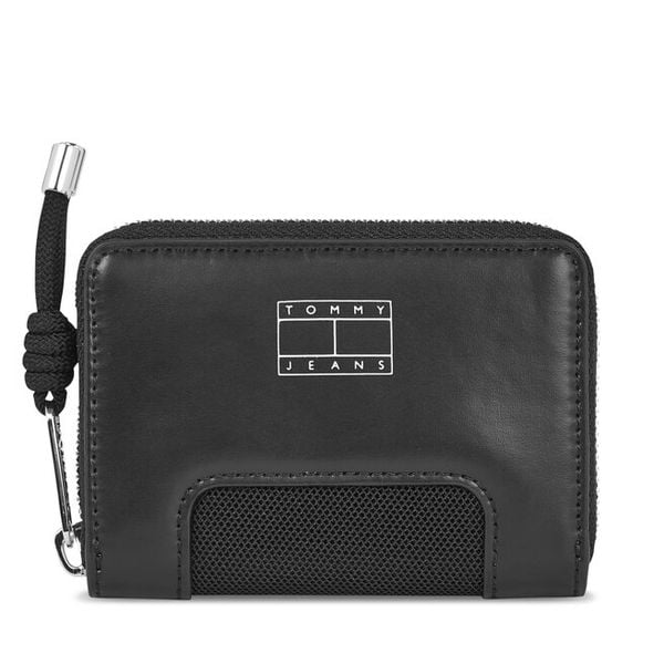 Portfel Tommy Jeans. Czarne portfele damskie Tommy Jeans, bez wzorów, z jeansu. Za 169.99 zł.