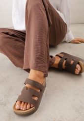 Brązowe Klapki na Grubej Podeszwie z Imitacją Korka Zapinane na Rzep Nadareida. Brązowe klapki damskie Renee, bez wzorów, boho, bez obcasa, na platformie. Za 89.99 zł.