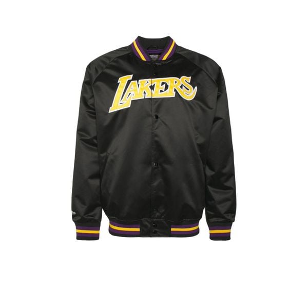 Lekka satynowa kurtka Los Angeles Lakers. Czarne bluzy męskie Mitchell & Ness, bez wzorów, z satyny, bez kaptura. Za 464.00 zł.