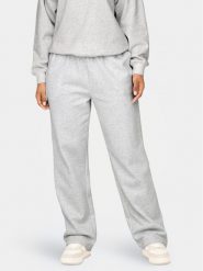 ONLY Spodnie dresowe Daze 15325981 Szary Regular Fit. Szare spodnie dresowe damskie Only, l, bez wzorów, z bawełny. Za 99.99 zł.