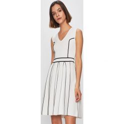 Morgan - Sukienka. Białe sukienki damskie Morgan, l, bez wzorów, z dzianiny, casualowe, bez kołnierzyka, bez ramiączek. W wyprzedaży za 279.90 zł.