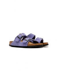 Damskie sandały zamsz ARIZONA. Fioletowe sandały damskie Birkenstock, bez wzorów, z zamszu, bez obcasa, bez zapięcia. Za 590.00 zł.