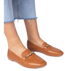 Brązowe eleganckie mokasyny ze złotą ozdobą i cyrkoniami. Brązowe mokasyny damskie ze skóry ekologicznej, eleganckie. Za 75.95 zł.