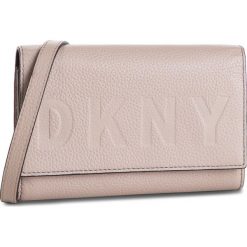 Torebka DKNY - R835A670 Warm Grey WG5. Listonoszki damskie marki DKNY. W wyprzedaży za 349.00 zł.