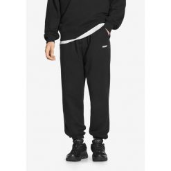 Spodnie dresowe męskie Prosto Infinity. Czarne szorty męskie Prosto., m, bez wzorów, z dresówki. W wyprzedaży za 161.99 zł.