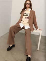 Eleganckie spodnie wide leg z domieszką wiskozy - brązowy. Brązowe spodnie materiałowe damskie Sinsay, l, bez wzorów, z wiskozy. Za 59.99 zł.