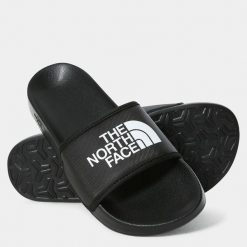 Klapki damskie The North Face W Base Camp Slide Iii. Białe klapki damskie The North Face, bez wzorów, z materiału, bez obcasa. Za 157.99 zł.
