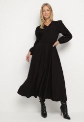 Czarna Wiskozowa Sukienka o Rozkloszowanym Kroju z Paskiem z Klamerką Arilesse. Czarne sukienki damskie Born2be, na co dzień, l, bez wzorów, z materiału, eleganckie, bez kołnierzyka, bez ramiączek, maxi, rozkloszowane. Za 159.99 zł.