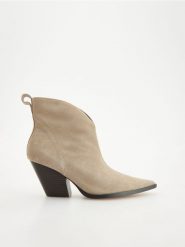 Skórzane botki - jasnoszary. Szare botki damskie Reserved, ze skóry, klasyczne, bez obcasa, bez zapięcia. W wyprzedaży za 159.99 zł.