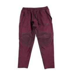 Second life - Spodnie dresowe męskie Nike Tech Fleece - Stan dobry. Czerwone spodnie sportowe męskie Nike, l, bez wzorów, z dresówki, do biegania. Za 129.36 zł.
