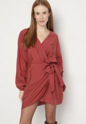 Czerwona Wiskozowa Sukienka Kopertowa z Wiązaniem i Bufiastymi Rękawami Onevia. Czerwone sukienki damskie Born2be, na co dzień, l, bez wzorów, z poliesteru, klasyczne, bez kołnierzyka, bez ramiączek, mini, kopertowe. Za 149.99 zł.