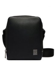 Calvin Klein Saszetka Emblem Hw Reporter LV04D3293G Czarny. Czarne saszetki męskie Calvin Klein, ze skóry. Za 369.99 zł.