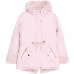Jasnoróżowa Kurtka Put Up With. Czerwone kurtki i płaszcze dla dziewczynek Born2be, na jesień. Za 229.99 zł.
