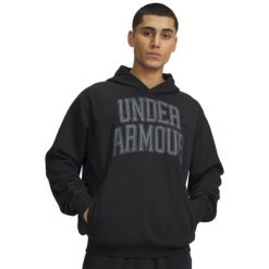 Under Armour UA RIVAL LW GRAPHIC HOODIE Bluza męska. Czarne bluzy męskie Under Armour, l, bez wzorów, z dresówki, z kapturem, na fitness i siłownię. W wyprzedaży za 209.99 zł.