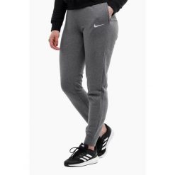 Spodnie sportowe damskie Nike Wmns Fleece Pants. Białe obuwie sportowe damskie Nike, l, bez wzorów, z dresówki. Za 318.00 zł.