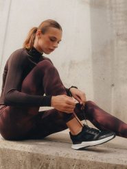 4F Buty treningowe na siłownię FAST_TRAINER damskie - czarne 36. Czarne obuwie sportowe damskie 4f, bez wzorów, z gumy, na fitness i siłownię. Za 299.99 zł.