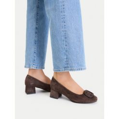 Czółenka Lasocki. Brązowe czółenka damskie Lasocki, bez wzorów, bez obcasa, bez zapięcia. Za 239.99 zł.