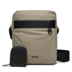 Saszetka Calvin Klein. Brązowe saszetki męskie Calvin Klein, młodzieżowe, małe. Za 209.99 zł.