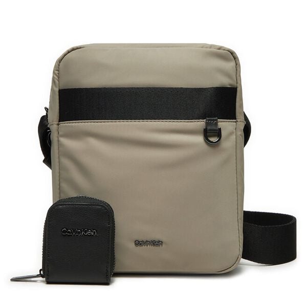 Saszetka Calvin Klein. Brązowe saszetki męskie Calvin Klein, młodzieżowe, małe. Za 209.99 zł.