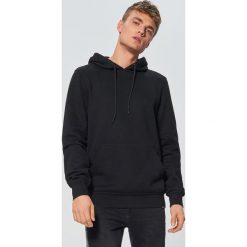 Gładka bluza z kapturem - Czarny. Bluzy męskie marki Cropp. Za 79.99 zł.