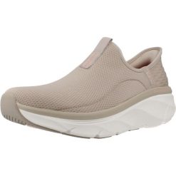 Buty SKECHERS SLIP-INS 150099S DLUX WALKER 2.0 Beżowy. Brązowe obuwie sportowe damskie Skechers, bez wzorów, z tkaniny, trekkingowe, Skechers Sport. Za 305.99 zł.
