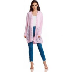 Pudrowy Ażurowy Kardigan z Warkoczem. Czerwone kardigany damskie Molly.pl, uniwersalny, w ażurowe wzory, z dzianiny, eleganckie, długie. Za 149.90 zł.