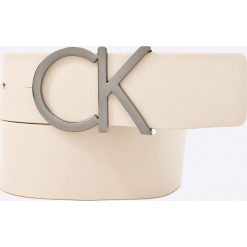 Calvin Klein Jeans - Pasek. Paski damskie Calvin Klein Jeans, w paski, z jeansu. W wyprzedaży za 219.90 zł.