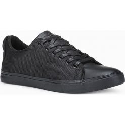 Jednokolorowe casualowe męskie trampki z łączonych materiałów – czarne V1. Czarne trampki męskie Ombre Clothing, bez wzorów, z gumy, casualowe, bez zapięcia. W wyprzedaży za 79.99 zł.
