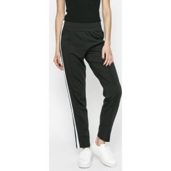 Guess Jeans - Spodnie. Jeansy damskie marki Guess Jeans. Za 329.90 zł.