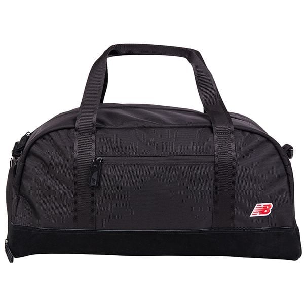 Torba New Balance LAB51504BK – czarna. Czarne torby sportowe męskie New Balance, bez wzorów, z materiału. Za 449.99 zł.