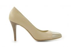 Czółenka Bayla-Ju 1276 SL Beż, Skóra naturalna - 36. Brązowe czółenka damskie Bayla, bez wzorów, z lakierowanej skóry, klasyczne, bez obcasa, bez zapięcia. W wyprzedaży za 44.10 zł.