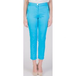 Niebieskie spodnie 7/8 QUIOSQUE. Spodnie materiałowe damskie marki QUIOSQUE. W wyprzedaży za 79.99 zł.