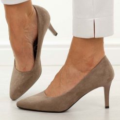 J.Brązowe zamszowe szpilki damskie Sergio Leone 1336. Brązowe szpilki damskie Sergio Leone, bez wzorów, z jeansu, bez obcasa, bez zapięcia. W wyprzedaży za 152.10 zł.