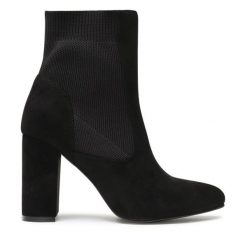 Botki DeeZee. Czarne botki damskie DeeZee, bez obcasa, na słupku, bez zapięcia. Za 179.99 zł.