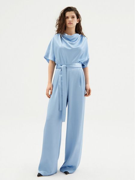 HUGO Kombinezon Kasmina-1 50529962 Błękitny Regular Fit. Niebieskie sukienki damskie Hugo, bez wzorów, z syntetyku, bez kołnierzyka, bez ramiączek. Za 549.99 zł.