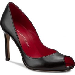 Szpilki STUART WEITZMAN - Cachet Black Nappa. Czarne półbuty damskie Stuart Weitzman, bez wzorów, z materiału, bez obcasa, bez zapięcia. W wyprzedaży za 779.00 zł.