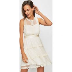 Answear - Sukienka. Białe sukienki damskie ANSWEAR, l, bez wzorów, z koronki, eleganckie, bez kołnierzyka, bez ramiączek, mini, dopasowane. Za 249.90 zł.