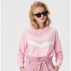Bluza z nadrukiem Vacay vibes - Różowy. Bluzy damskie Sinsay. Za 39.99 zł.