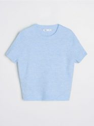 Bluzka swetrowa z domieszką wełny - błękitny. Niebieskie bluzki damskie Sinsay, l, bez wzorów, z wełny, bez kołnierzyka, bez ramiączek. Za 35.99 zł.