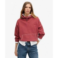 Bluza z kapturem Essential Logo Overdyed. Czerwone koszulki sportowe damskie Superdry., bez wzorów, z bawełny, bez kołnierzyka, bez ramiączek. W wyprzedaży za 322.55 zł.