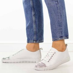 Białe skórzane półbuty damskie Potocki 19434. Białe półbuty damskie POTOCKI, na jesień, w ażurowe wzory, z jeansu, casualowe, bez obcasa, na płaskiej podeszwie, bez zapięcia. Za 219.00 zł.