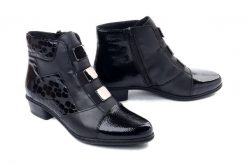 Rieker Y0764-02 black, botki damskie. Czarne botki damskie Rieker, ze skóry, bez obcasa, bez zapięcia. Za 389.90 zł.