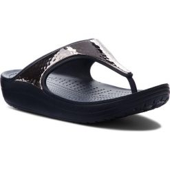 Japonki CROCS - Sloane Hammered Met Flip W 205134 Navy/Navy. Klapki damskie marki Crocs. W wyprzedaży za 149.00 zł.