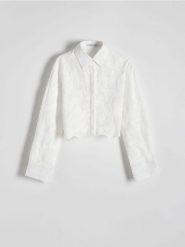 Koszula z haftem - złamana biel. Koszule damskie Reserved, l, bez wzorów, z bawełny, bez kołnierzyka, bez ramiączek. W wyprzedaży za 99.99 zł.