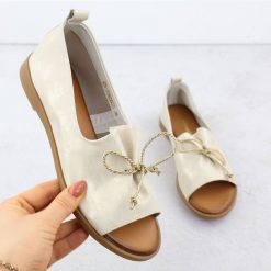 Skórzane półbuty z odkrytymi palcami złote Cambell SZ00656. Żółte półbuty damskie Cambell, na wiosnę, bez wzorów, ze skóry, z otwartym noskiem, bez obcasa, bez zapięcia. Za 169.99 zł.